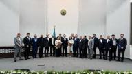 Министр Мемсараптама қызметкерін медальмен марапаттады 